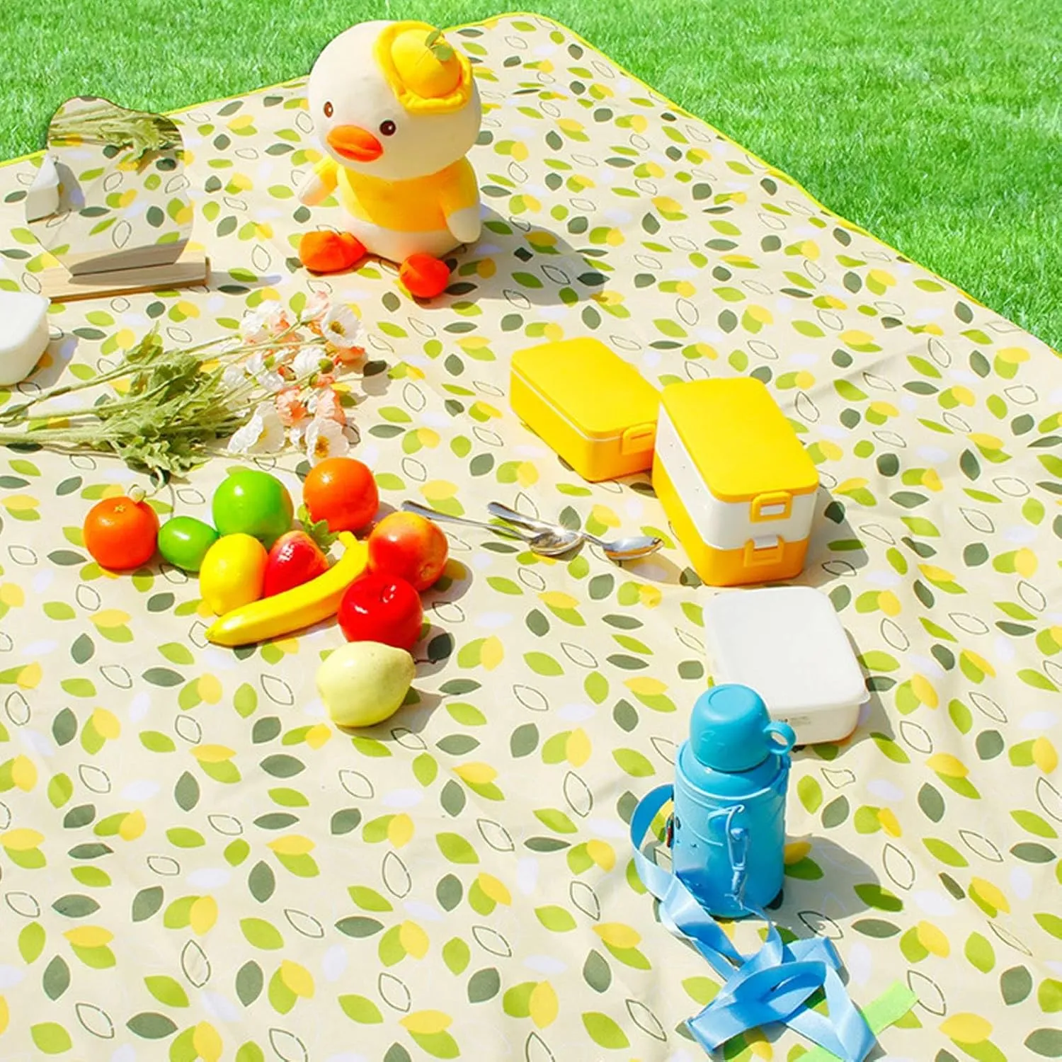 Outdoor Picnic Mat Thicken Oxford Cloth Waterproof Foldable Camping Blankets for Traveling Open Air Concerts (150x200cm / 59.1x78.7in)