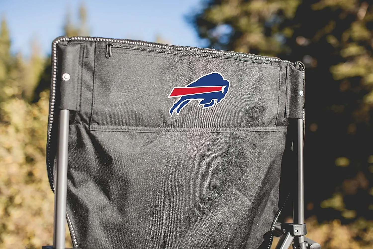 PICNIC TIME NFL Unisex-Adult NFL Outlander Folding Camping Chair with Cooler, Heavy Duty Beach Chair