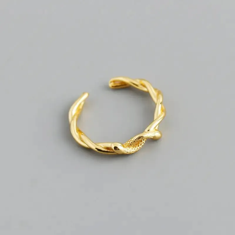 Snake Twisted Rope Ring with Exotic Live Species Design