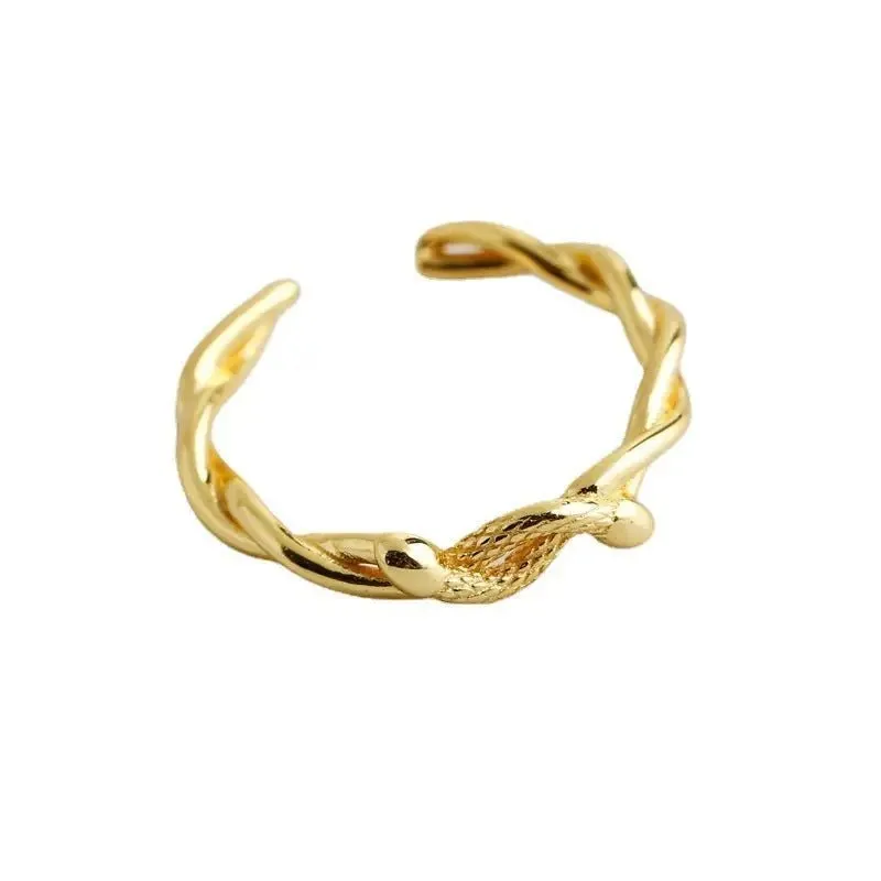 Snake Twisted Rope Ring with Exotic Live Species Design